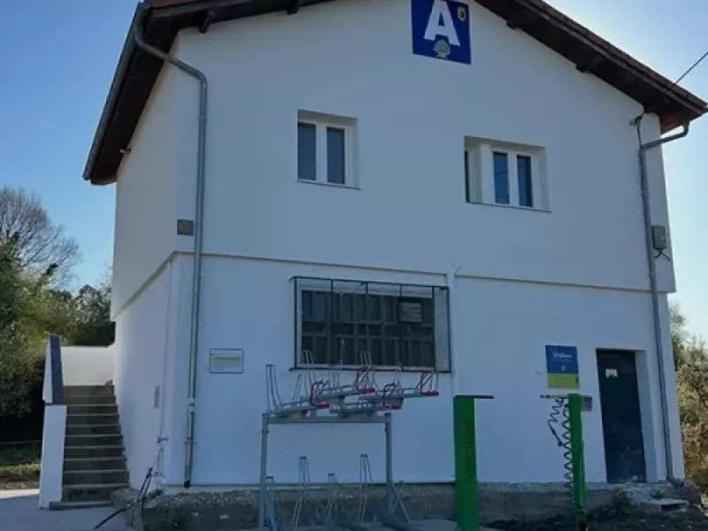 Fachada del albergue de peregrinos de Cadavedo