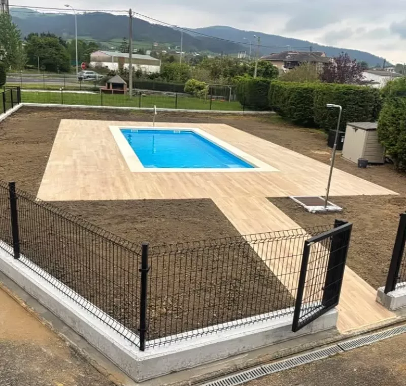 Instalación de piscina prefabricada en La Ronda